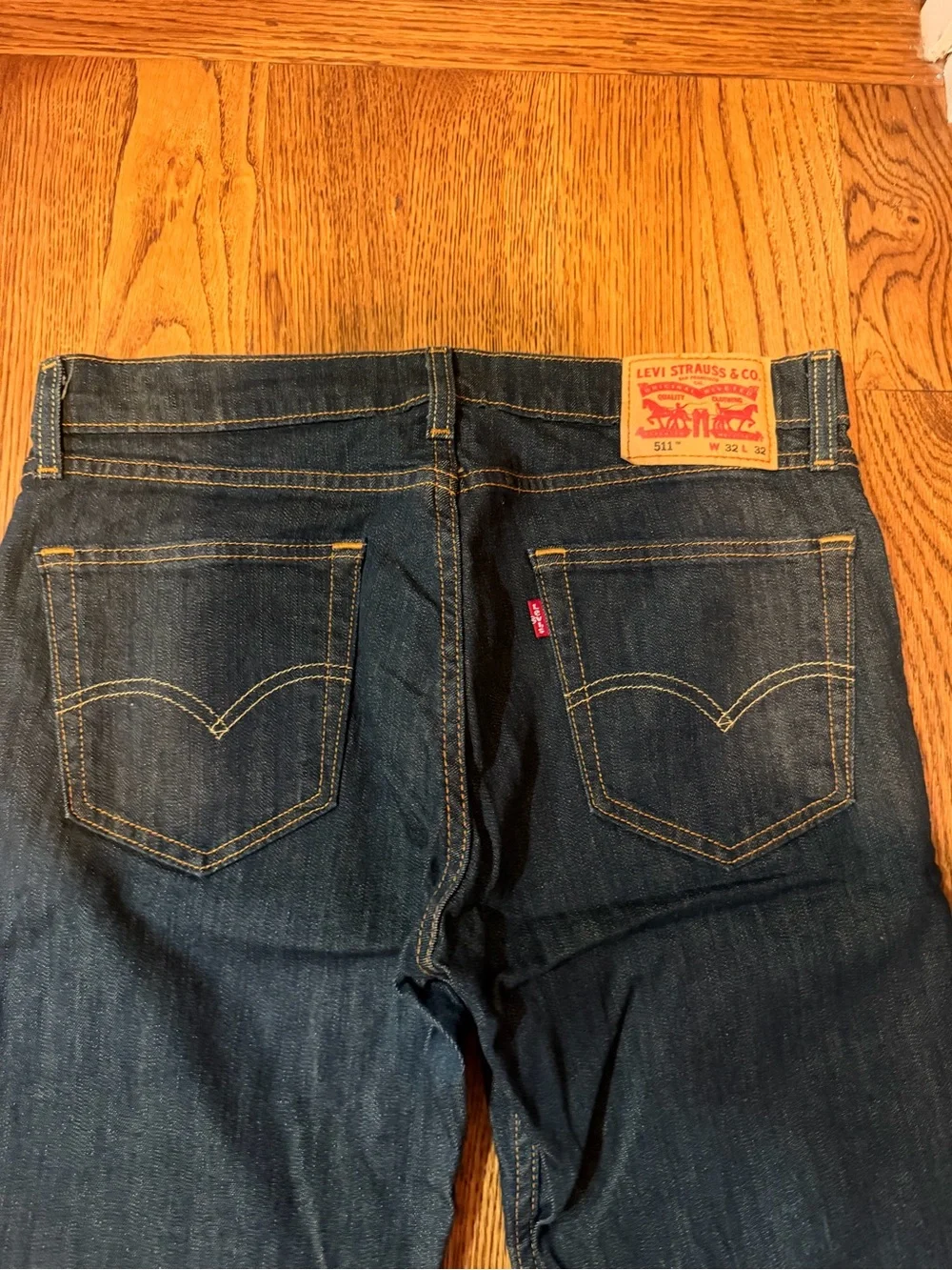 Levis slim leg